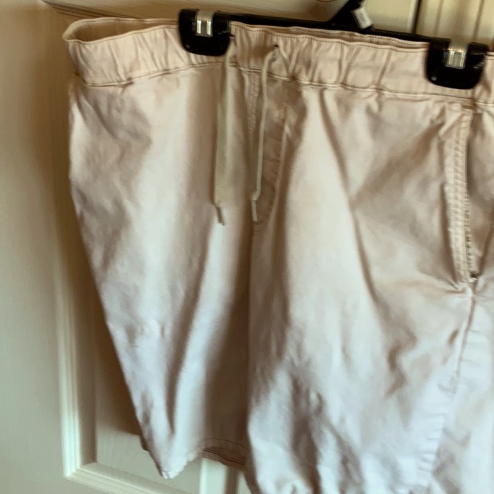 California Republic khaki men’s shorts with front tie. skinny medium.